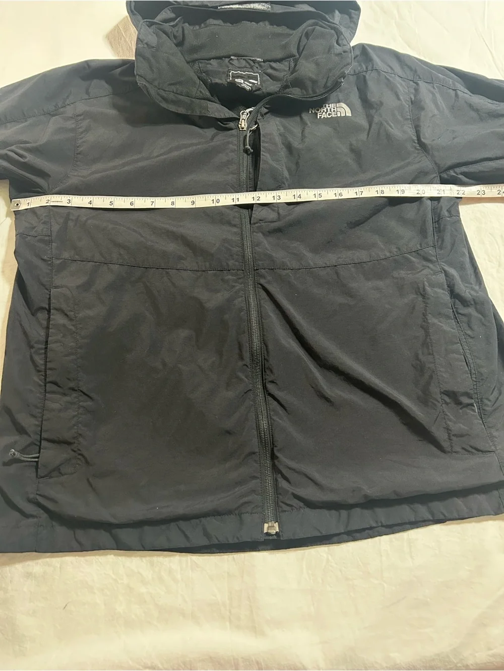 The North Face Men’s Medium HyVent Black Hooded Rain Jacket Windbreaker